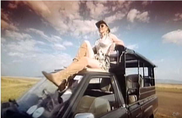 Како је Лепу Брену појурио слон? (ВИДЕО)